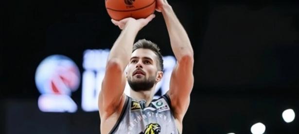 九游直播-关于山东队实现惊艳逆转，赢得关键胜利的信息