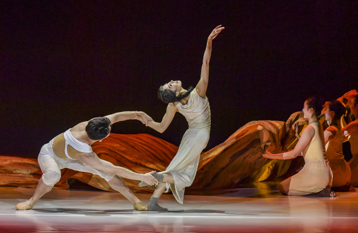 竞技场上的华丽舞蹈：运动员技巧高超的简单介绍